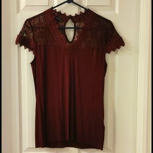 Blouse with lace sleeves